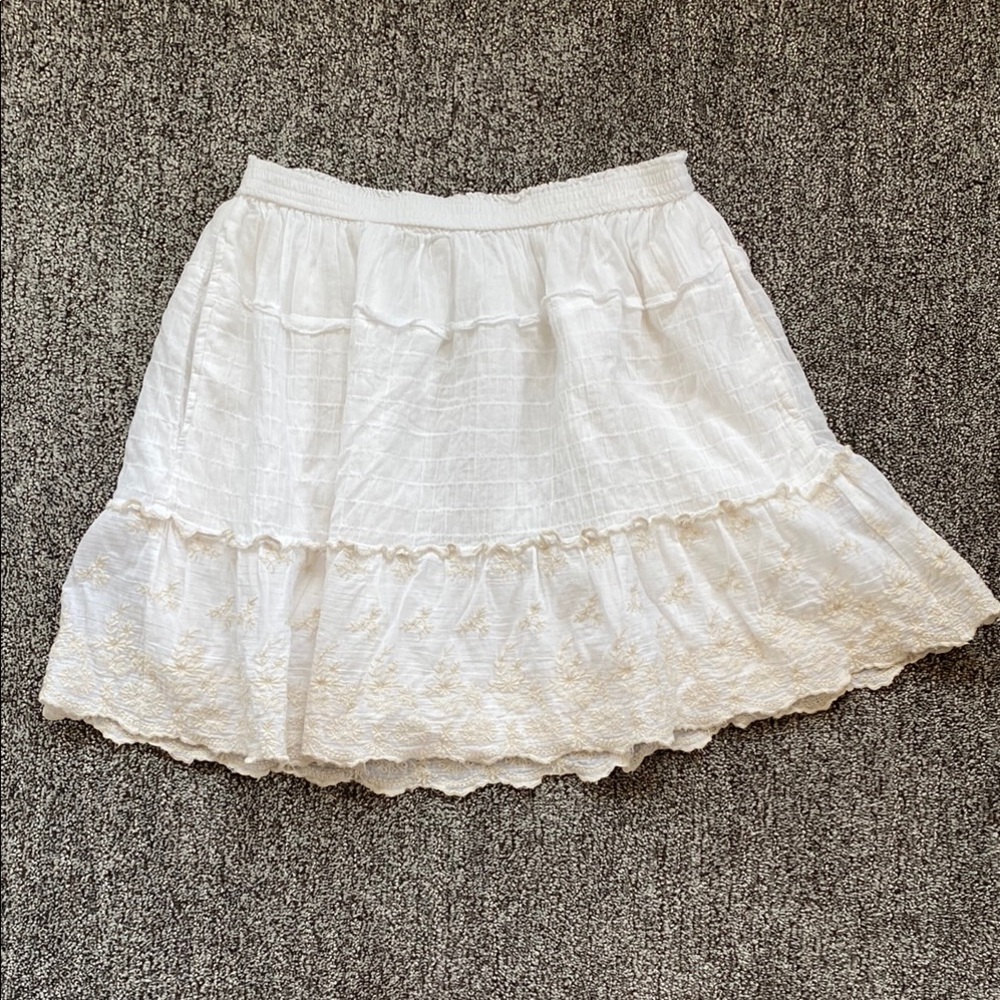 Abercrombie and Fitch white ruffled skirt with cream lace detail